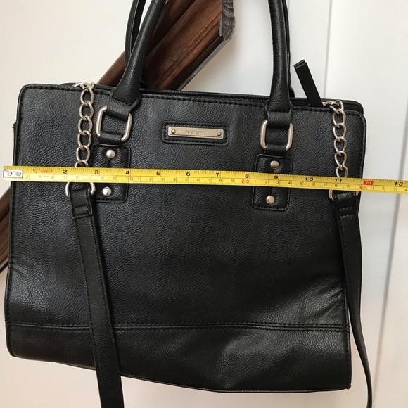 PRICE DROP 🎉 Nine West Black Crossbody - Picture 2 of 5